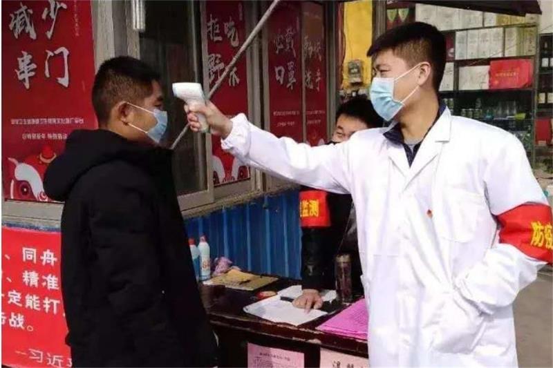 本次团课邀请了援鄂医疗队讲师团团员庄